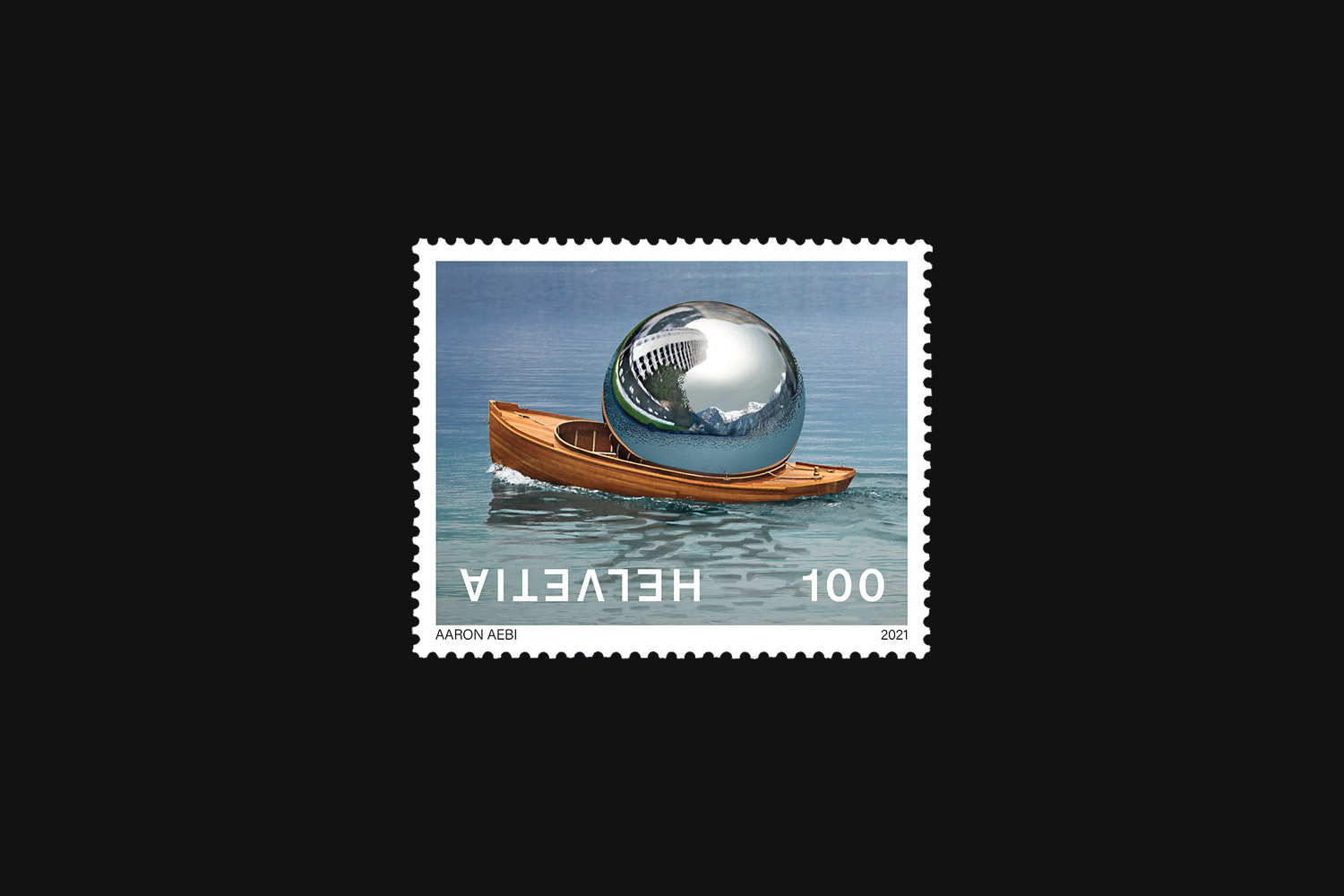 Briefmarke zum Thema Nachhaltigkeit, zeigt ein Holzboot mit einer spiegelnden Metallkugel