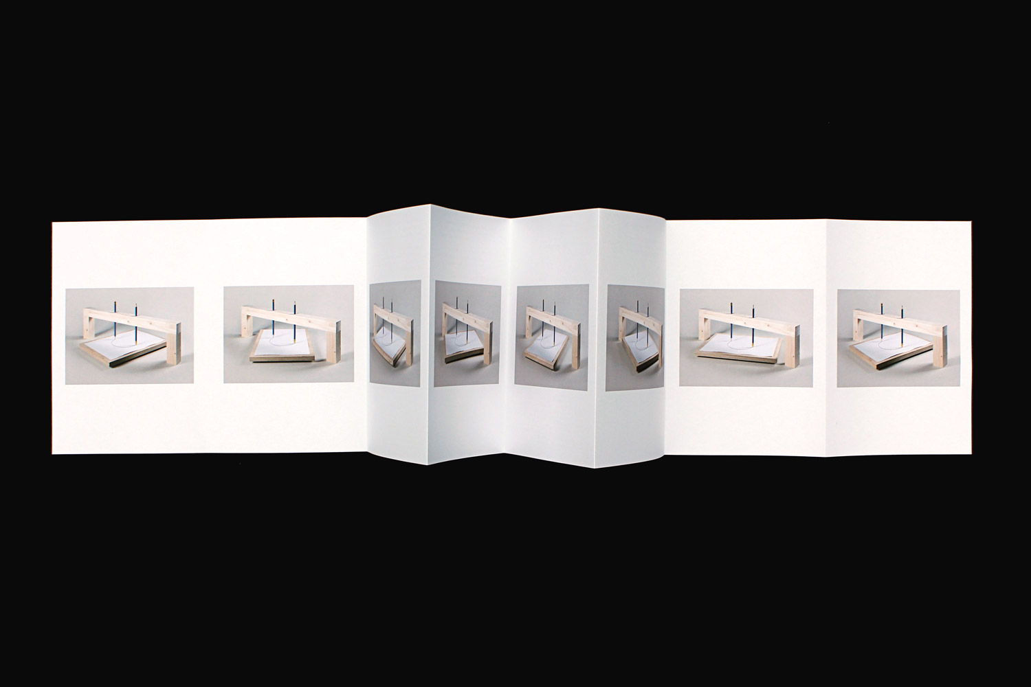 Editorial Design: Ein Leporello zum Thema «Nichts»